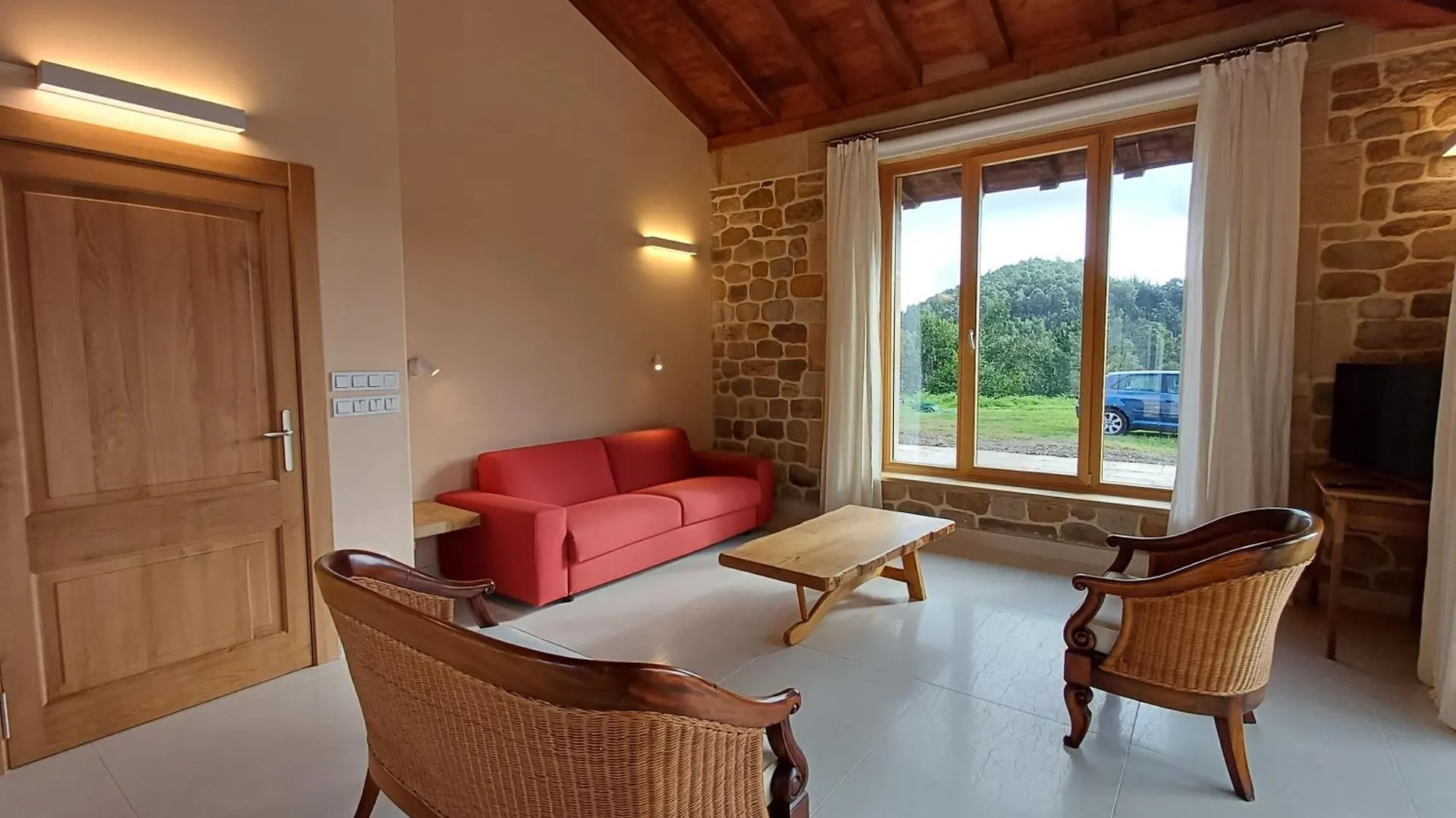 Nuevo apartamento en Casa Rural Haritza con vistas al mar Ea
