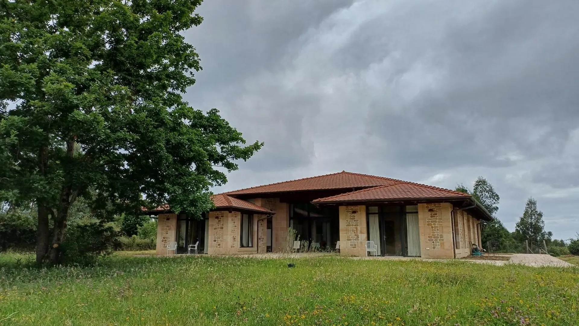 Nuevo apartamento en Casa Rural Haritza con vistas al mar Ea